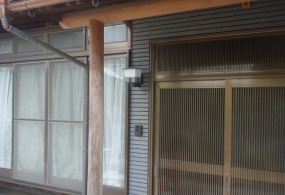 三木市T様邸:玄関柱・梁塗装ビフォー